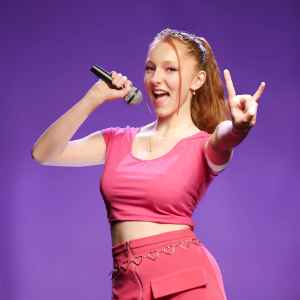 Six Musical Cast Portrait